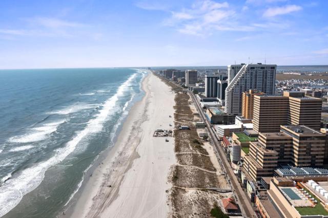 Beach Block 5BR 4BA Brand New by Boardwalk & Casinos