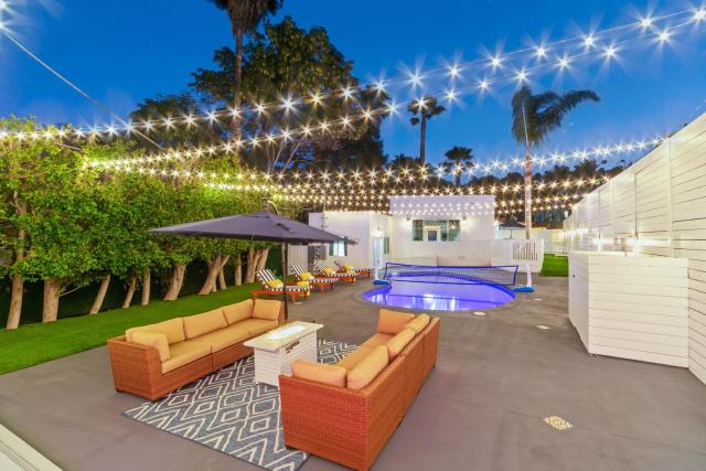 Studio City Contemporary Villa with Pool Sleeps 10