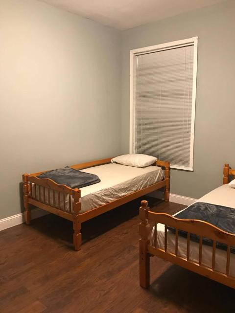 102 Private Room-Double Twin Bed in CoHi DC!