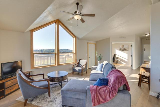 Peaceful Deary Vacation Rental with Deck and Views!