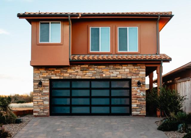 Steps to the Beach! Rooftop Deck! Firepit & BBQ!