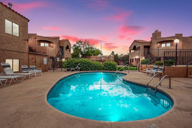 Comfy 1BD Condo near UofA & UMC w Pool, Parking, Low Summer Rates!