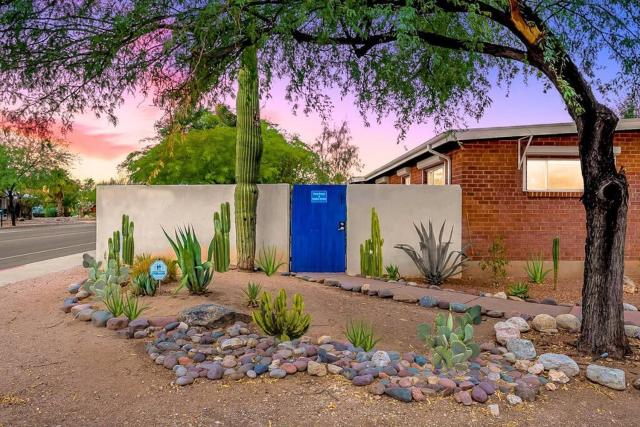 Historic Tucson Studio with 1BA Near UA and UMC - Low Summer Rates!