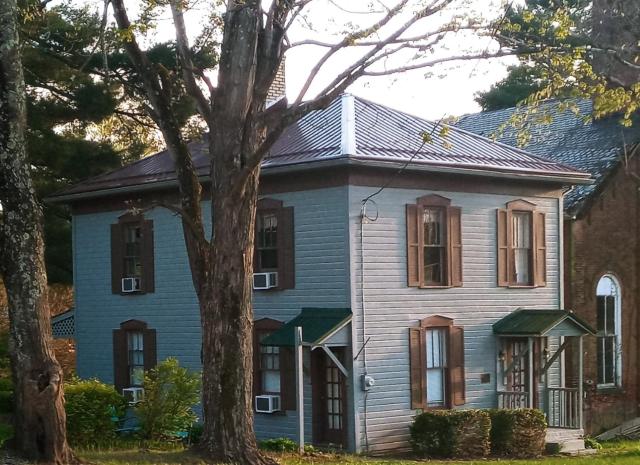 1800's Victorian Patriot House