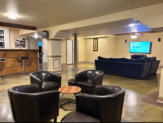 Luxury Guest suite with movie theater, Lounge and Gameroom