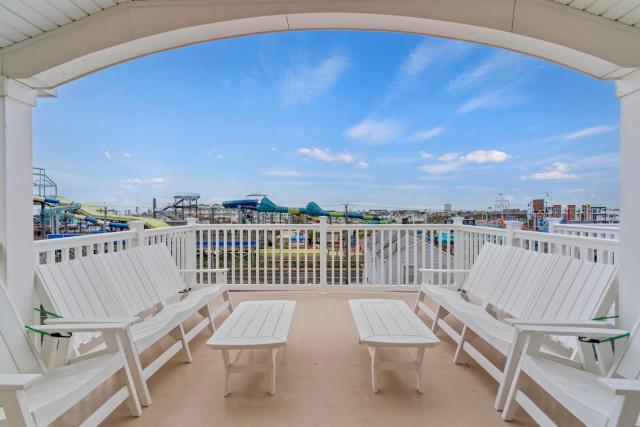 Steps From Beach & Boardwalk, Ocean Views with 5 Decks, 3 Cars