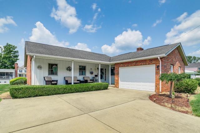 Sistersville Home with Sunroom Half-Mi to River