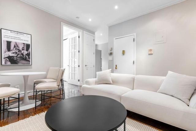 Gorgeous & Bright 3BDR & 1BTH in Midtown Manhattan