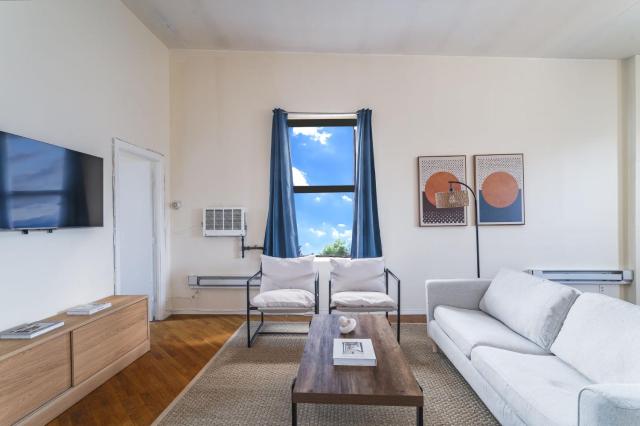 Cozy 3BR 2BA Apt in East Manhattan!