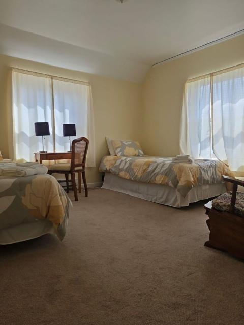 Twin room near Hillsboro