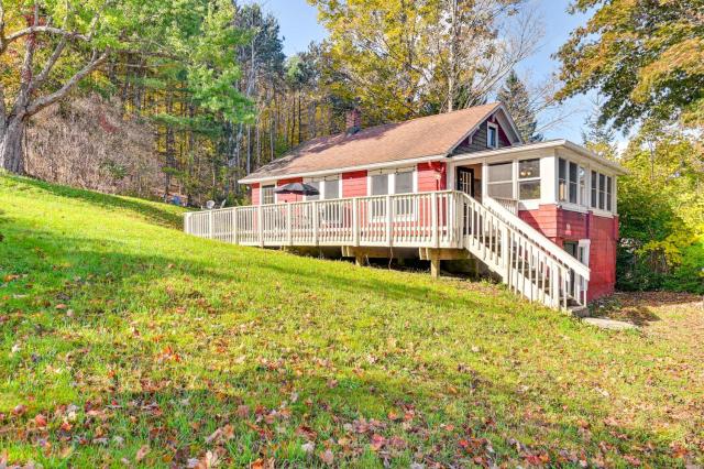 Pet-Friendly Catskills Retreat Fire Pit and Deck!