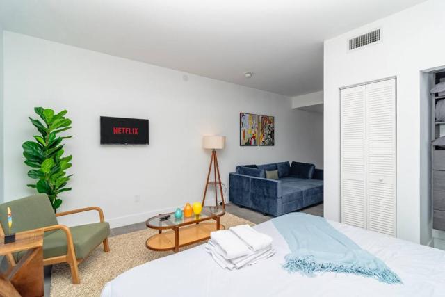 King Bed brand new Oasis minutes to Brickell