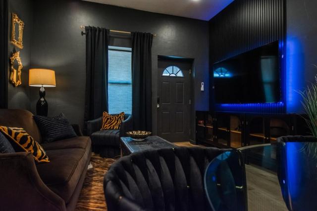 Speakeasy Suite at ArnoTriplex!