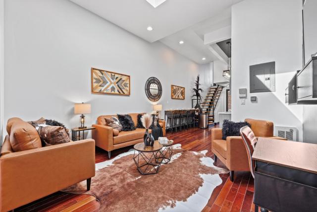 Rustic Chic 4BR for Groups - Bushwick's Finest Stay