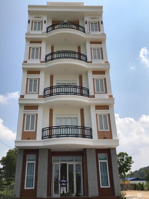 Hà Hùng Panorama Hotel (Cơ sở 2 - Cho thuê nhà nguyên căn cách chợ đêm 300m)