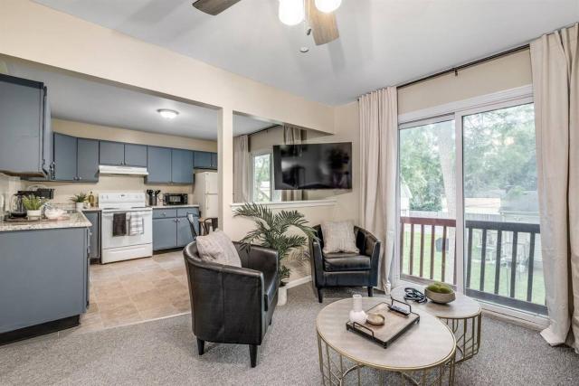 Chic Remodeled Retreat Near EMU- Easy Commute apts