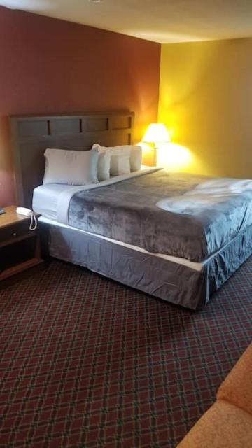 Hotel 2 Queen Beds Hotel Room 204 Wi-Fi Hot Tub Booking