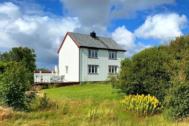 Cozy seaside cottage