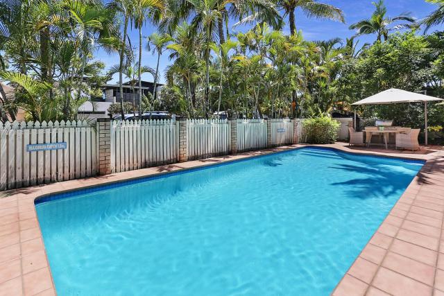 HighTide On Noosa Sound