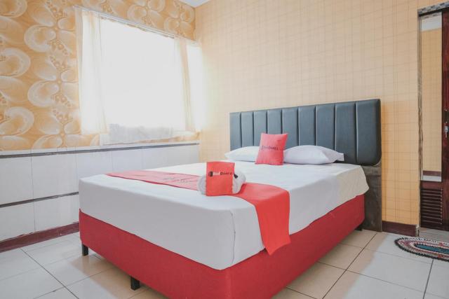 RedDoorz Plus near Istana Maimun Medan