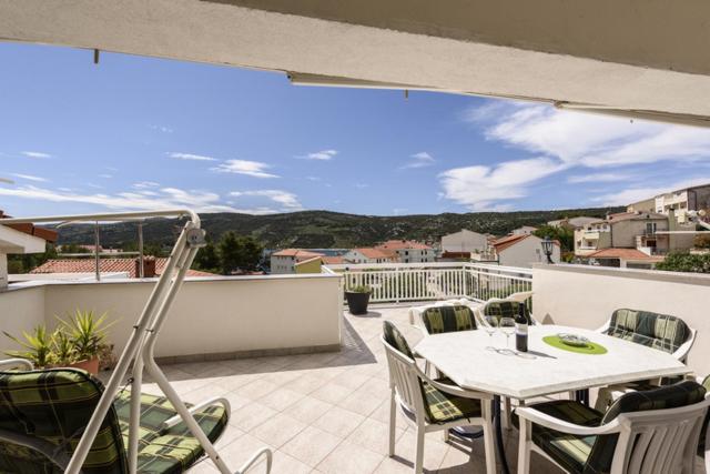 Apartments Luka - Trogir, Marina 150m from the beach