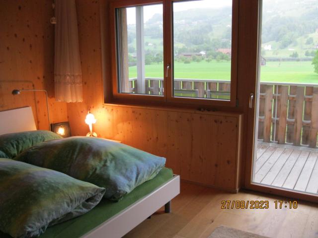 Holz100 Zimmer mit Rigiblick