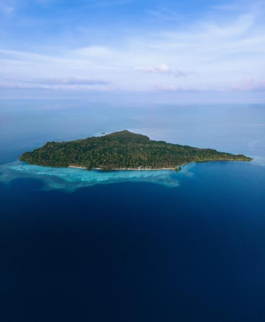 Reconnect - Private Island Resort & Dive Center Togean - Buka Buka Island