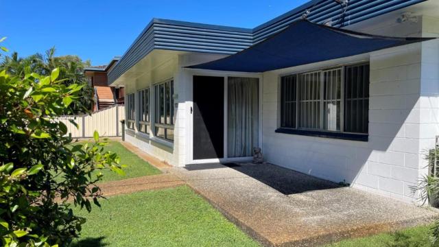 Pet Friendly home walking distance to Surf Beach - North St, Woorim