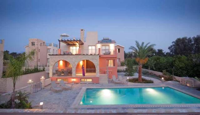 Villa Saraliana Sandy Beach Villas - Heated Pool - Jacuzzi - Private Beach Area