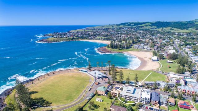 Oceanview Kiama right in town opposite beach