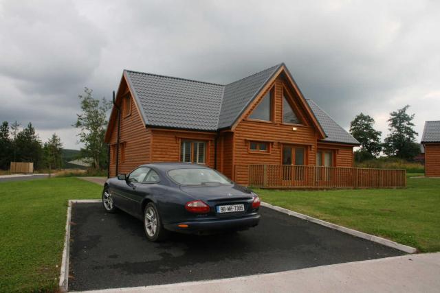 Drumcoura Lake Resort, Pet Friendly, Wifi, SKY TV, 4 Bedrooms, 2 reception rooms