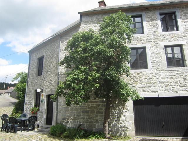 Lovely Holiday Home in Treignes with Garden