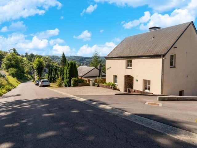 Apartment with private garden in the heights of Bouillon