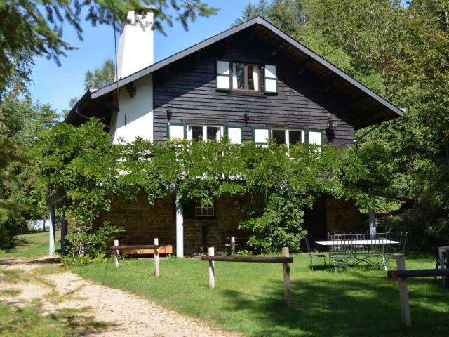 Luxury Pet friendly Chalet in Bi vre near Forest