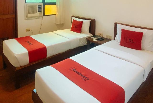 RedDoorz Plus at Balai Sofia Bed & Breakfast Batangas