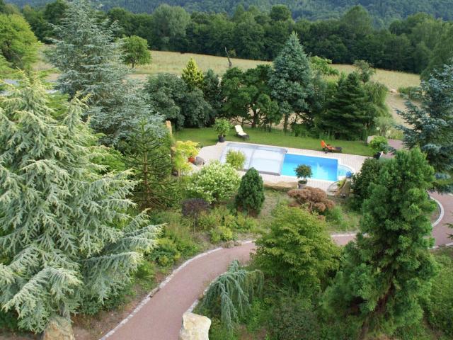 Stylish holiday home near the forest