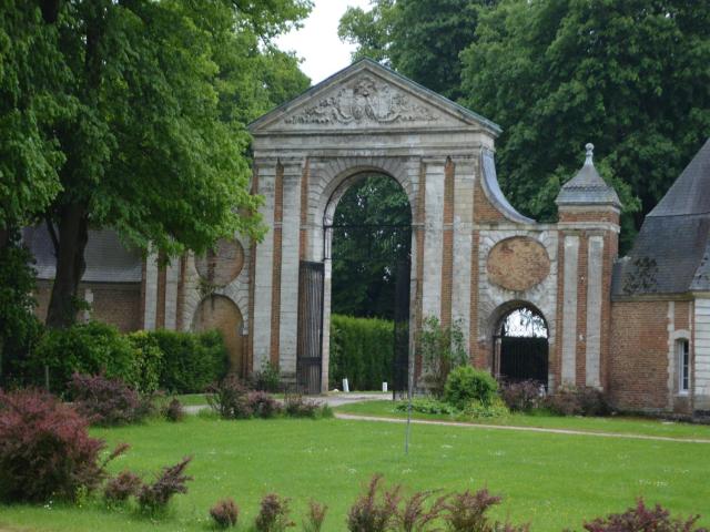 Holiday home in a historic building near Montreuil