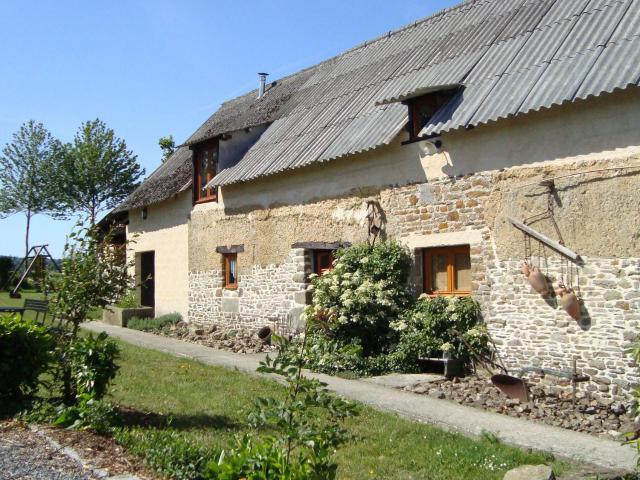 Rustic holiday home with garden in Normandy