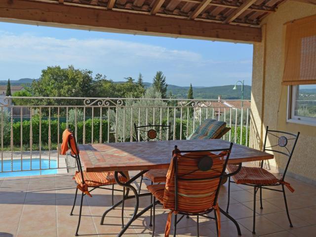 Villa with swimming pool and valley view