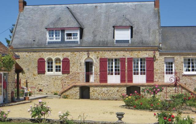 Gorgeous Home In Juigne Sur Sarthe With Wifi