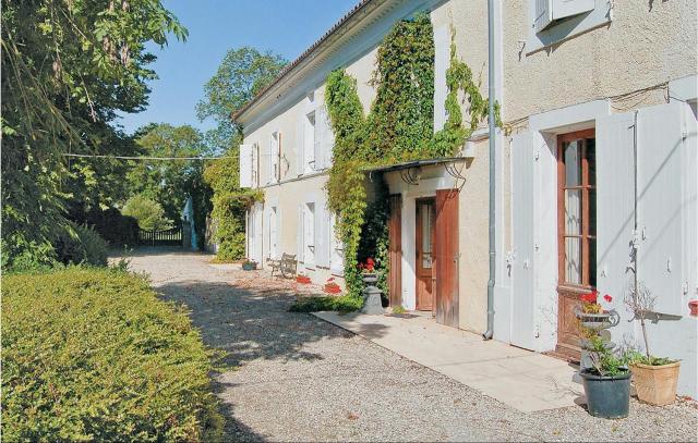 Nice Home In Cresse With Outdoor Swimming Pool