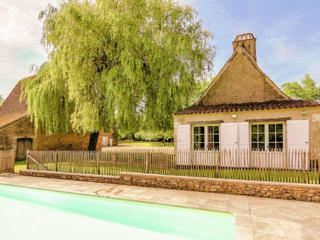 Restored farmhouse with private pool