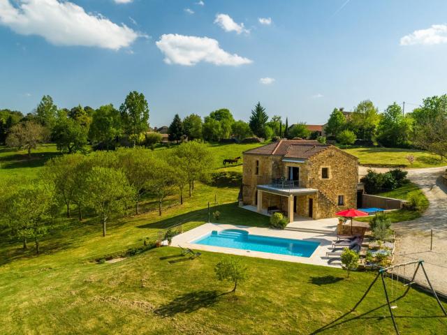 Peaceful holiday home with pool