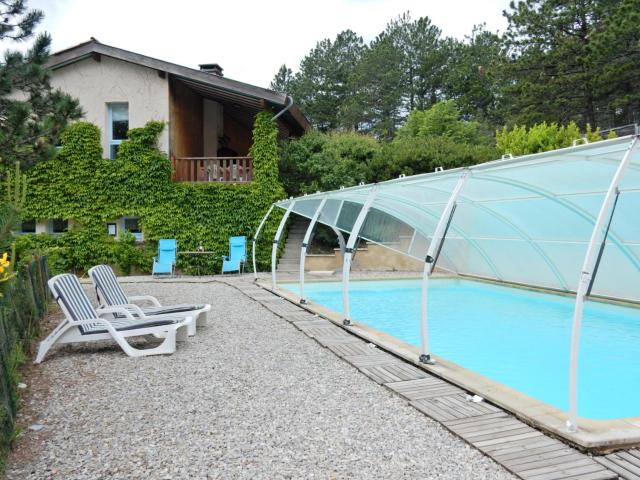 House with private pool and beautiful view