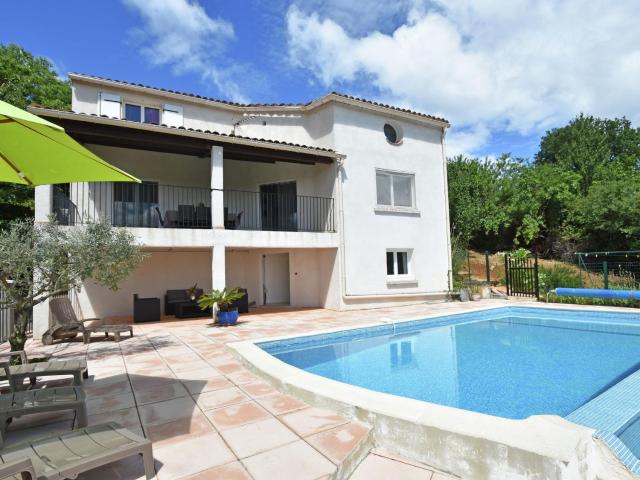 Peaceful villa with private pool