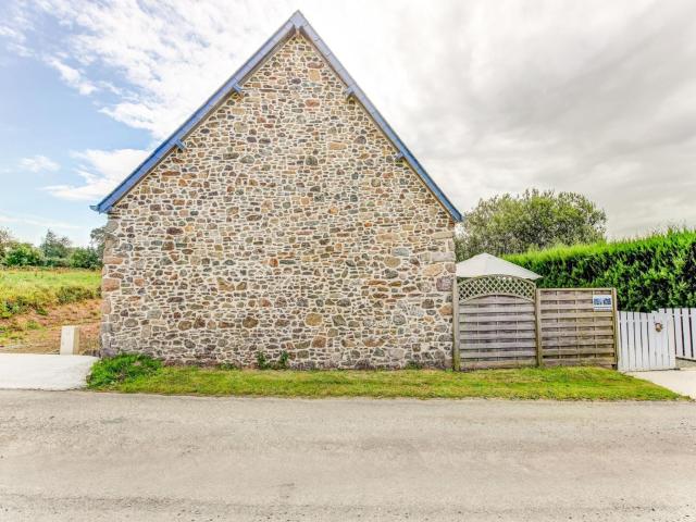 Welcoming Holiday Home in Brainville with Fenced Garden