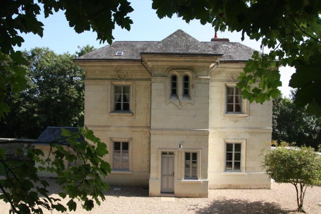 Aux grilles du Château de Saint-Aignan, à 2km de Beauval, les maisons de Sidonie et Léonard