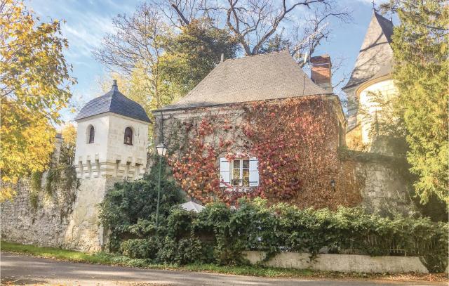 Cozy Home In Gennes With Kitchen