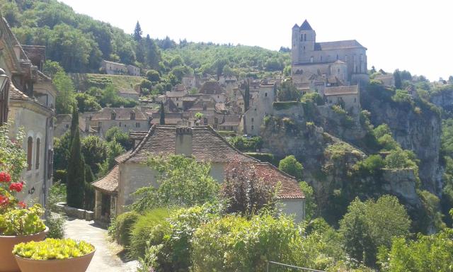 Charme, jardin et vue panoramique en plein coeur de St-Cirq