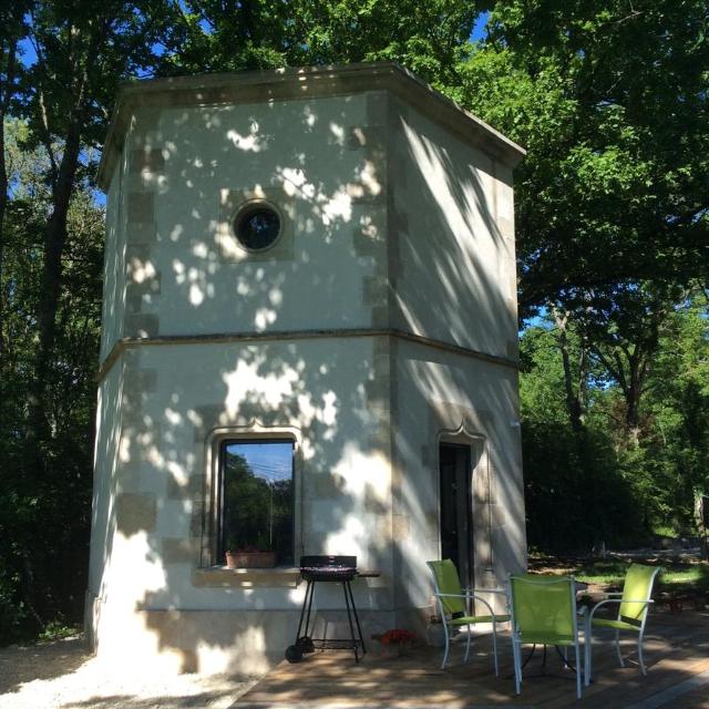 Hexagonal Tower for 2 with shared pool